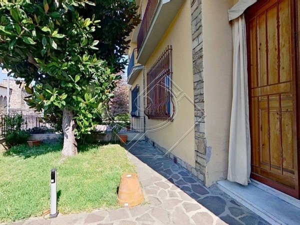 casa indipendente in vendita a Lastra a Signa in zona Calcinaia