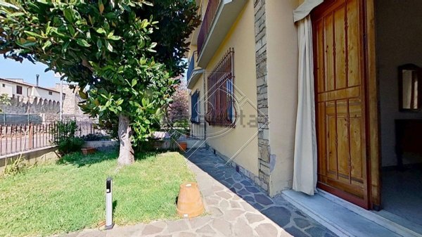 casa indipendente in vendita a Lastra a Signa in zona Calcinaia