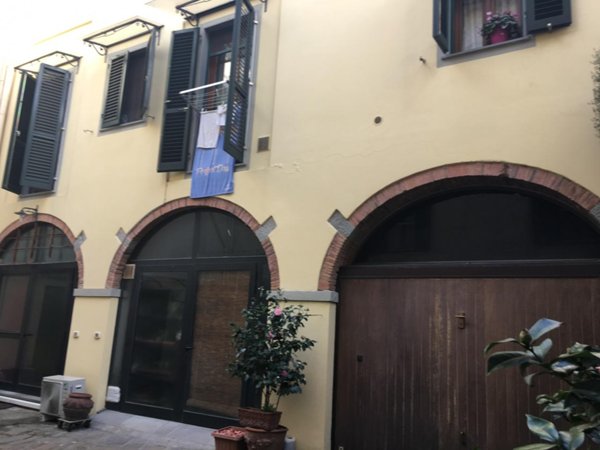 pentavano in vendita a Lastra a Signa in zona Calcinaia