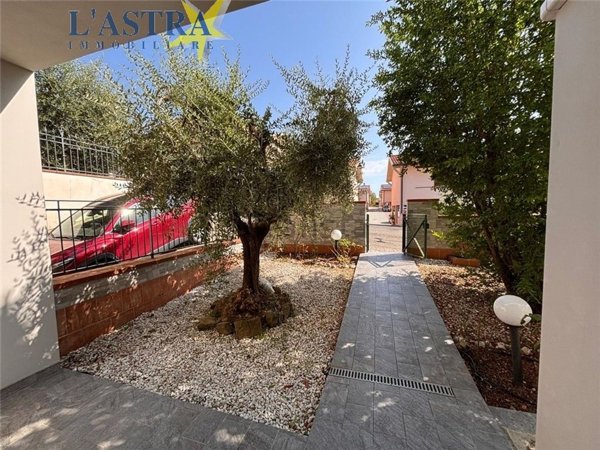 casa indipendente in vendita a Lastra a Signa in zona Quattro Strade