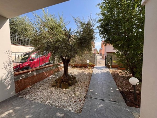 casa indipendente in vendita a Lastra a Signa in zona Quattro Strade