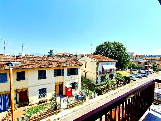 appartamento in vendita a Lastra a Signa in zona Calcinaia
