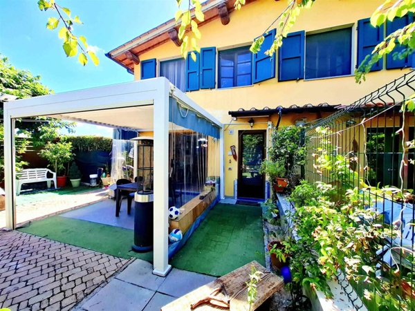 casa indipendente in vendita a Lastra a Signa in zona Calcinaia