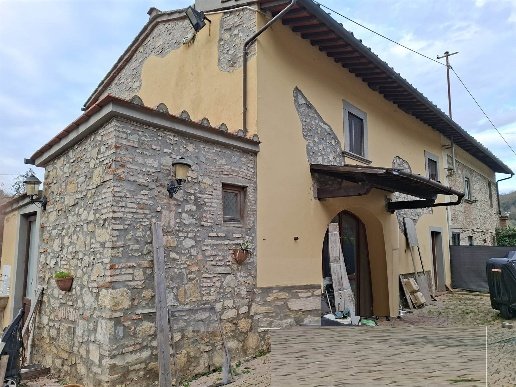 casa indipendente in vendita a Lastra a Signa in zona Brucianesi