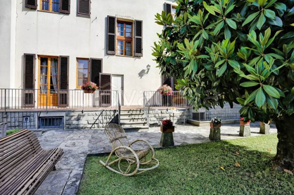 casa indipendente in vendita a Lastra a Signa in zona Calcinaia