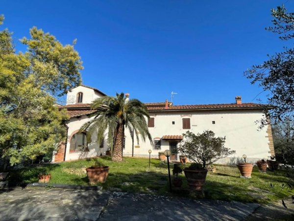 casa indipendente in vendita a Lastra a Signa in zona Calcinaia