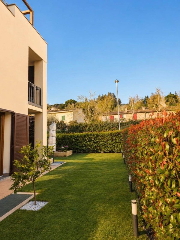 casa indipendente in vendita a Lastra a Signa in zona Ginestra Fiorentina