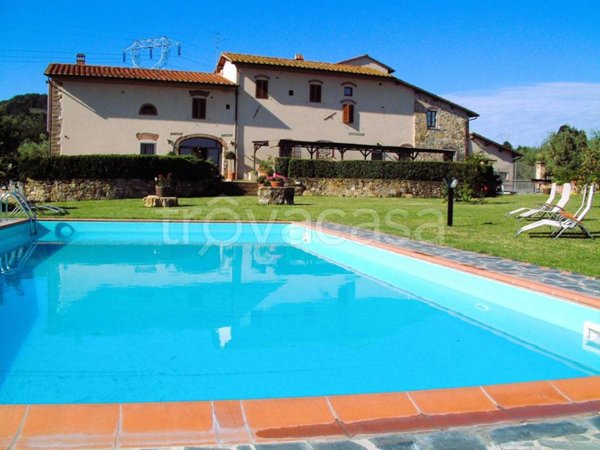 casa indipendente in vendita a Lastra a Signa in zona Calcinaia