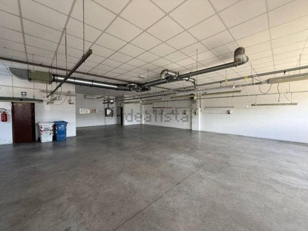 locale commerciale in vendita a Lastra a Signa in zona Stagno