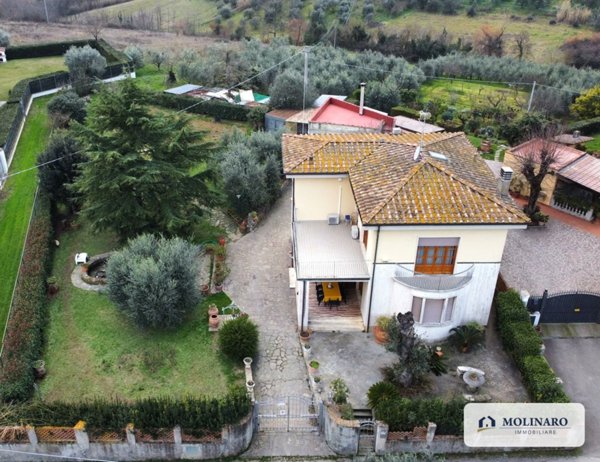 casa indipendente in vendita a Lastra a Signa in zona Calcinaia