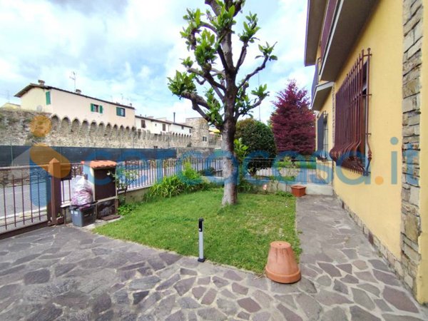 casa indipendente in vendita a Lastra a Signa in zona Calcinaia