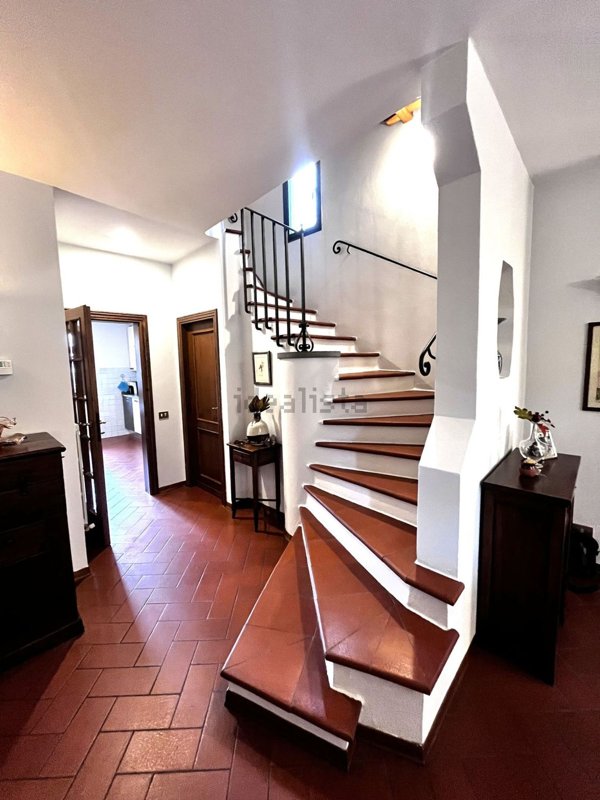 casa indipendente in vendita a Lastra a Signa in zona Calcinaia
