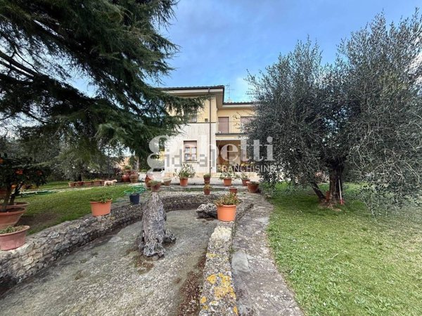 casa indipendente in vendita a Lastra a Signa in zona Inno
