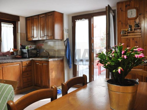 casa indipendente in vendita a Lastra a Signa in zona Calcinaia