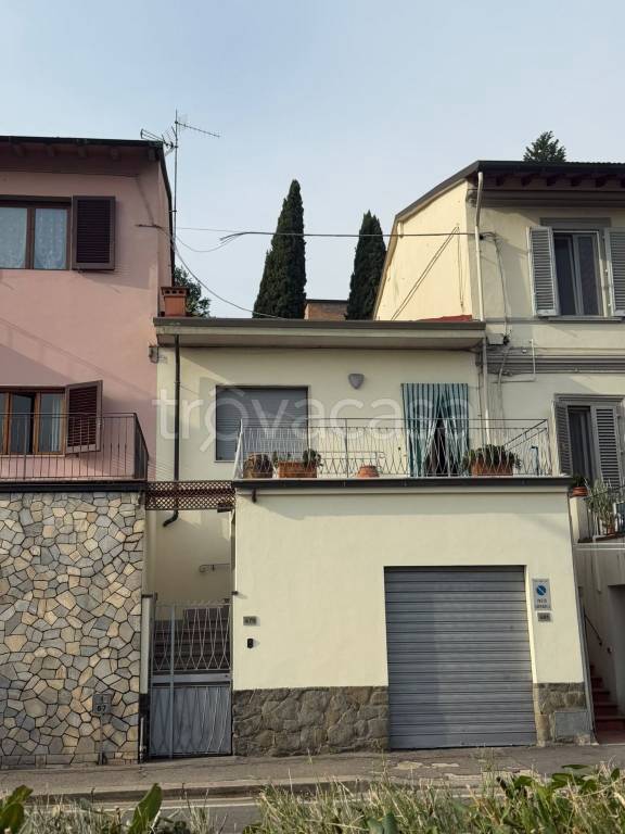 casa indipendente in vendita a Lastra a Signa in zona Ponte a Signa