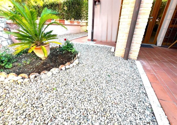casa indipendente in vendita a Lastra a Signa in zona Ginestra Fiorentina