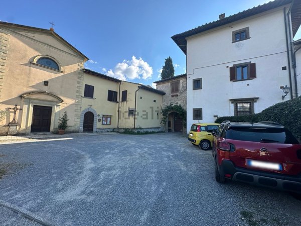 casa indipendente in vendita a Lastra a Signa in zona Calcinaia