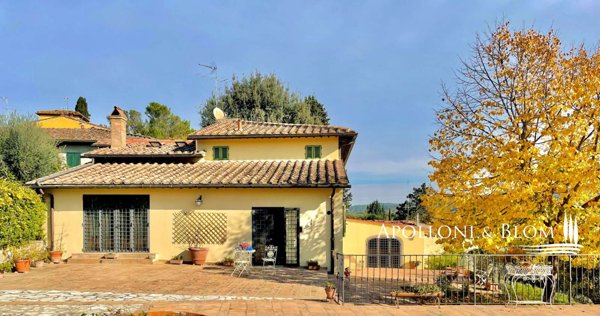 casa indipendente in vendita a Lastra a Signa in zona Calcinaia