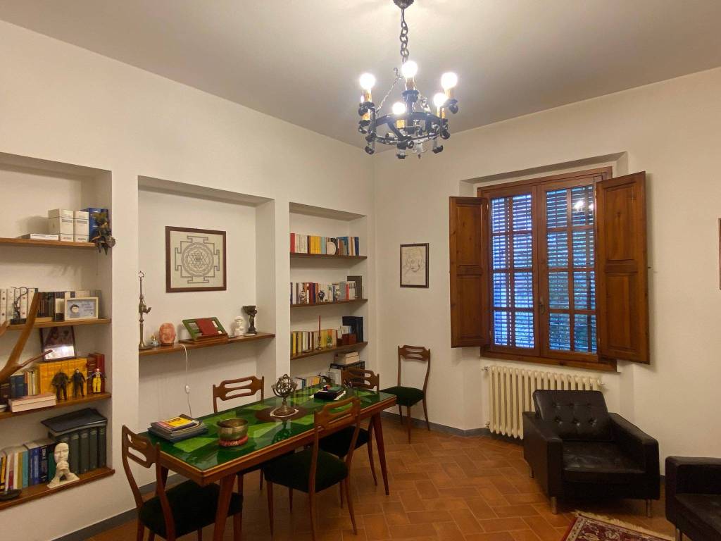 casa indipendente in vendita a Lastra a Signa in zona Calcinaia