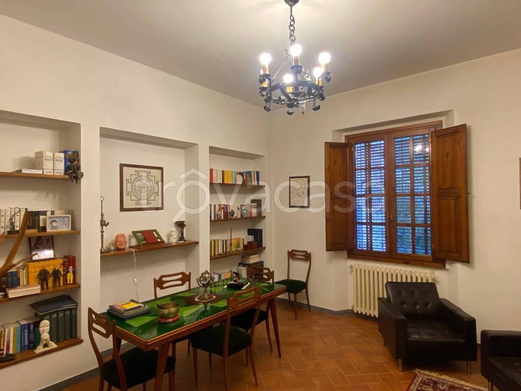 casa indipendente in vendita a Lastra a Signa in zona Calcinaia