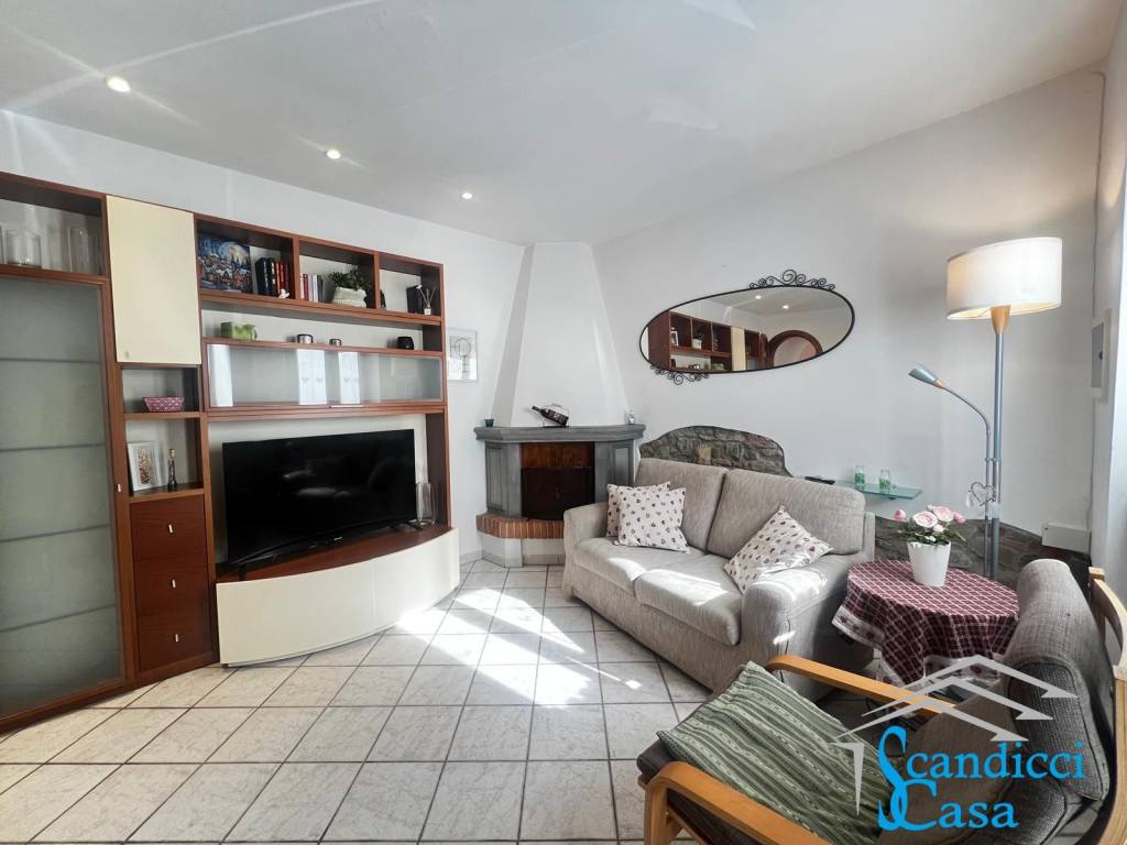 casa indipendente in vendita a Lastra a Signa in zona Calcinaia