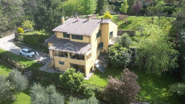 casa indipendente in vendita a Londa in zona Rata