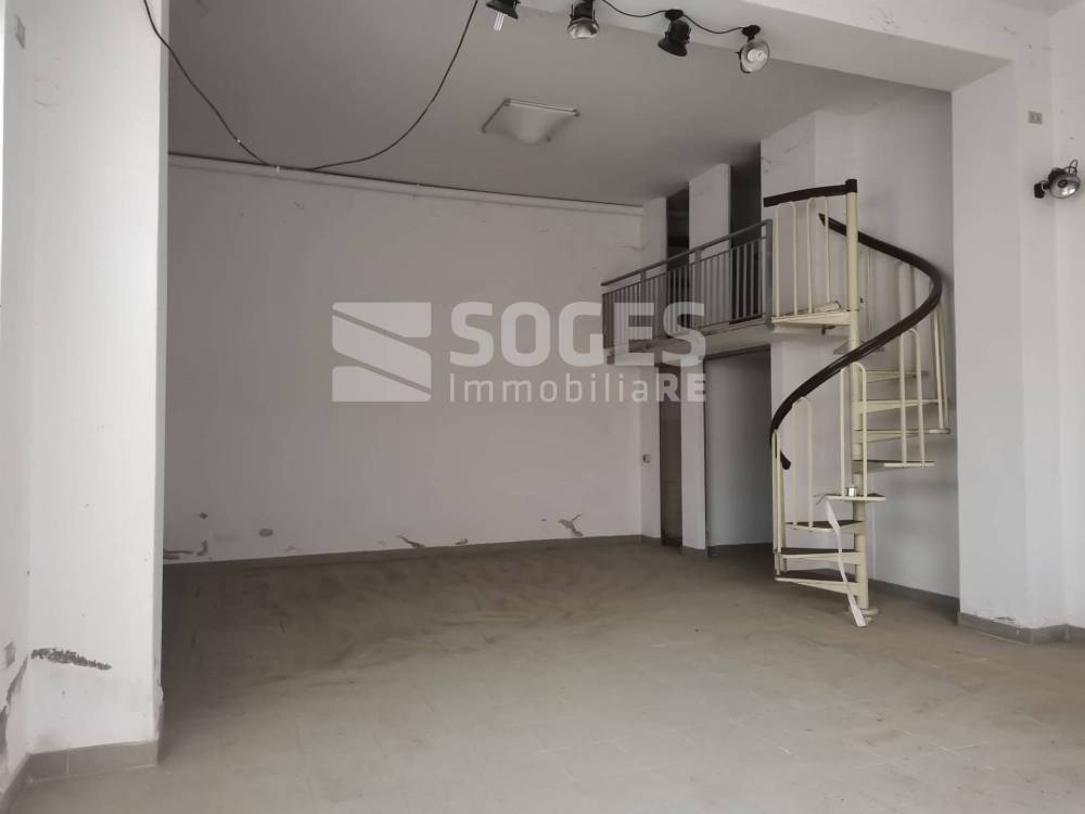 locale commerciale in vendita a Londa