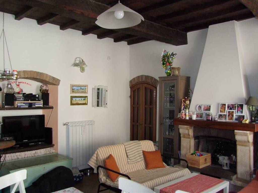 casa indipendente in vendita a Londa