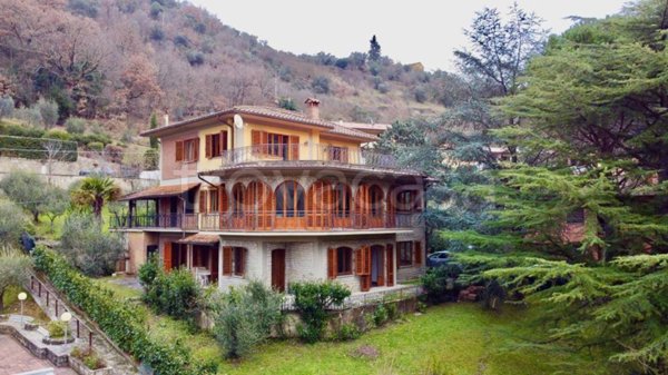 appartamento in vendita a Londa in zona Rincine