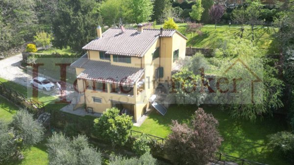 casa indipendente in vendita a Londa in zona Rata