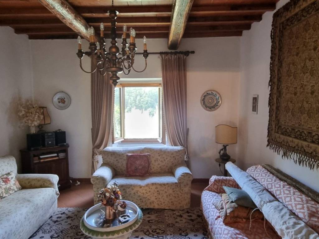 appartamento in vendita a Londa in zona Fornace