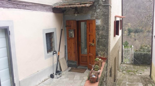 appartamento in vendita a Londa in zona Fornace