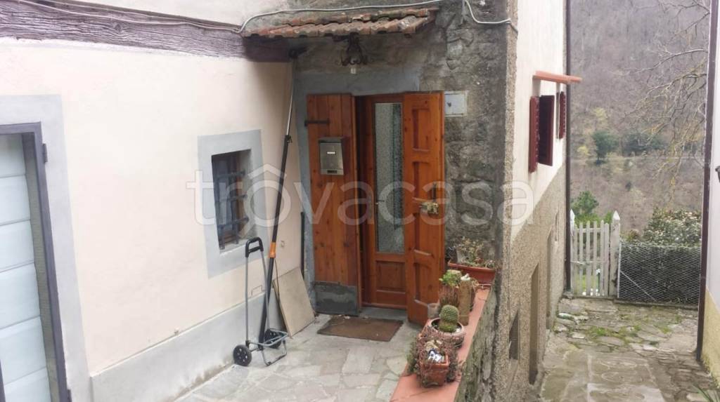 appartamento in vendita a Londa in zona Fornace