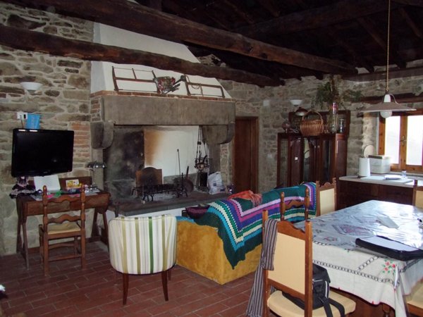 casa semindipendente in vendita a Londa in zona Caiano