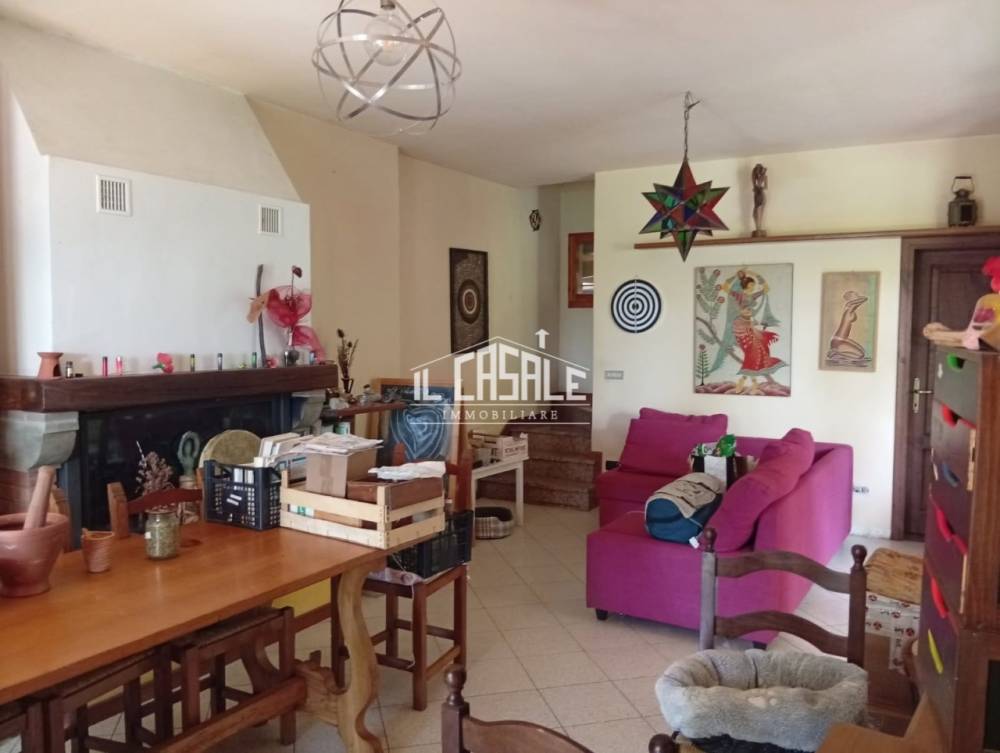 casa indipendente in vendita a Londa in zona Rata