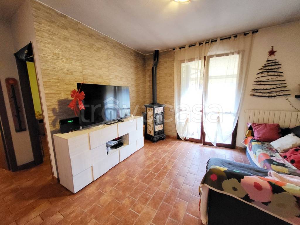 casa indipendente in vendita a Londa in zona Rata