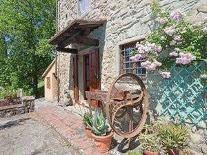 casa indipendente in vendita a Londa in zona Rata