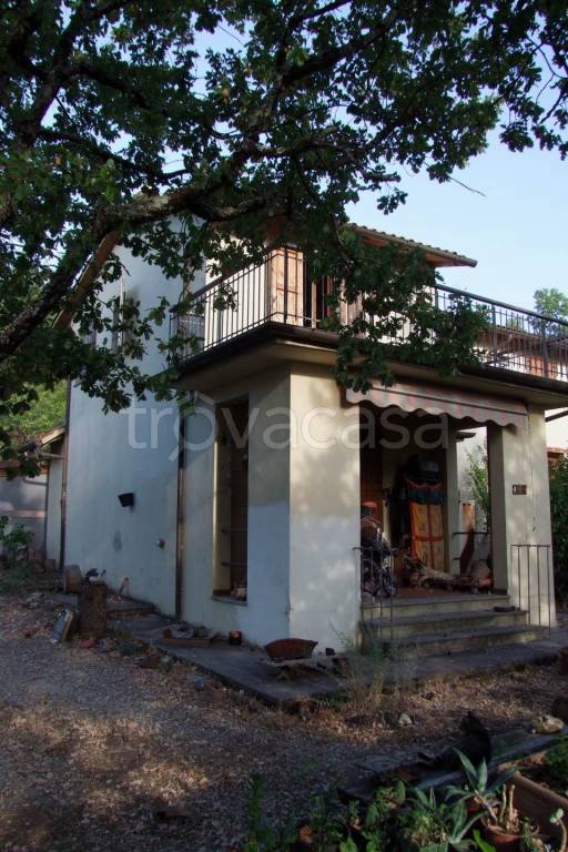 appartamento in vendita a Londa in zona Rata
