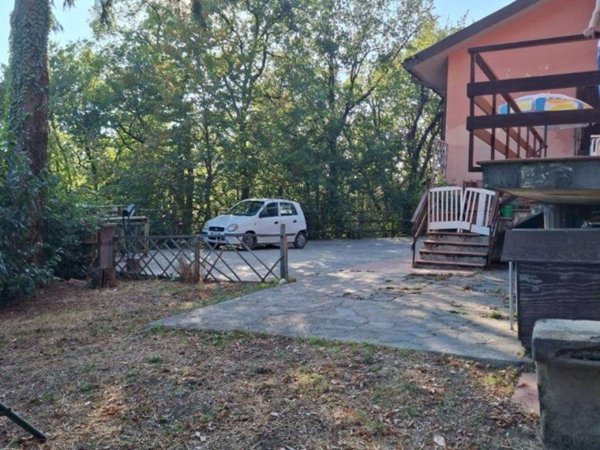casa indipendente in vendita a Londa in zona Rata