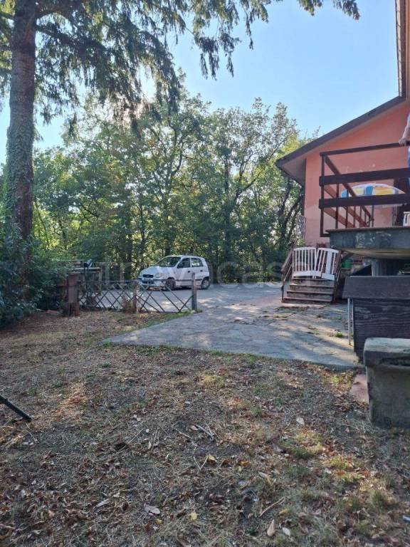 casa indipendente in vendita a Londa in zona Rata