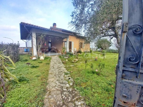 casa indipendente in vendita a Montaione in zona Castelfalfi