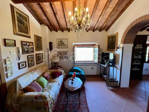 appartamento in vendita a Montaione in zona Sughera