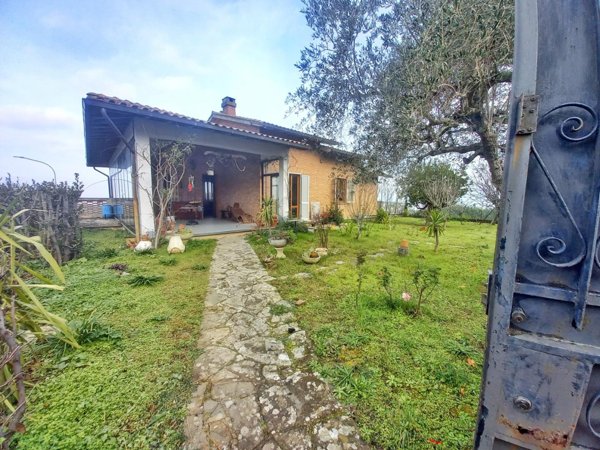 casa indipendente in vendita a Montaione in zona Castelfalfi