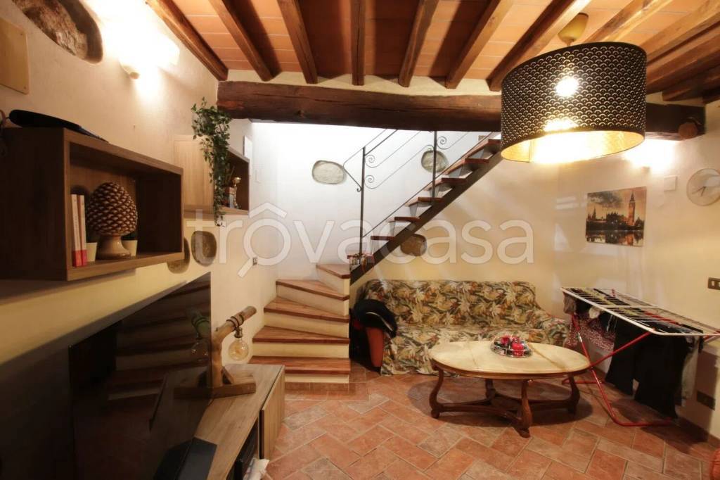 appartamento in vendita a Montaione in zona Iano