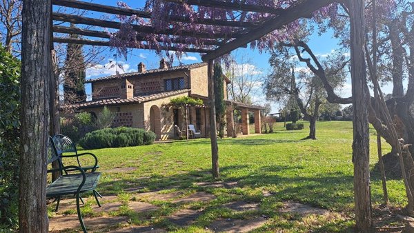appartamento in vendita a Montaione in zona Castelfalfi