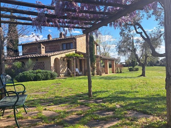appartamento in vendita a Montaione in zona Castelfalfi