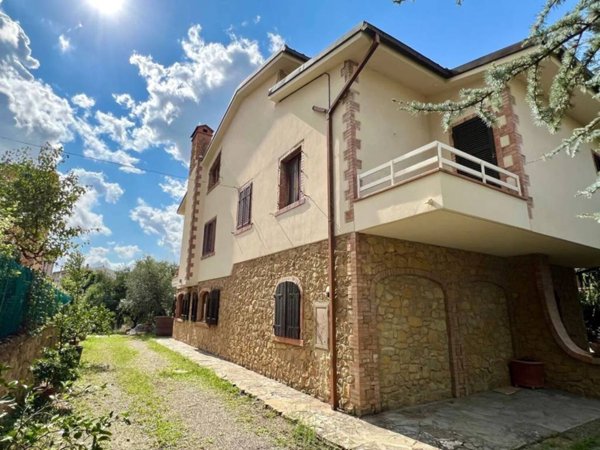 casa indipendente in vendita a Montaione