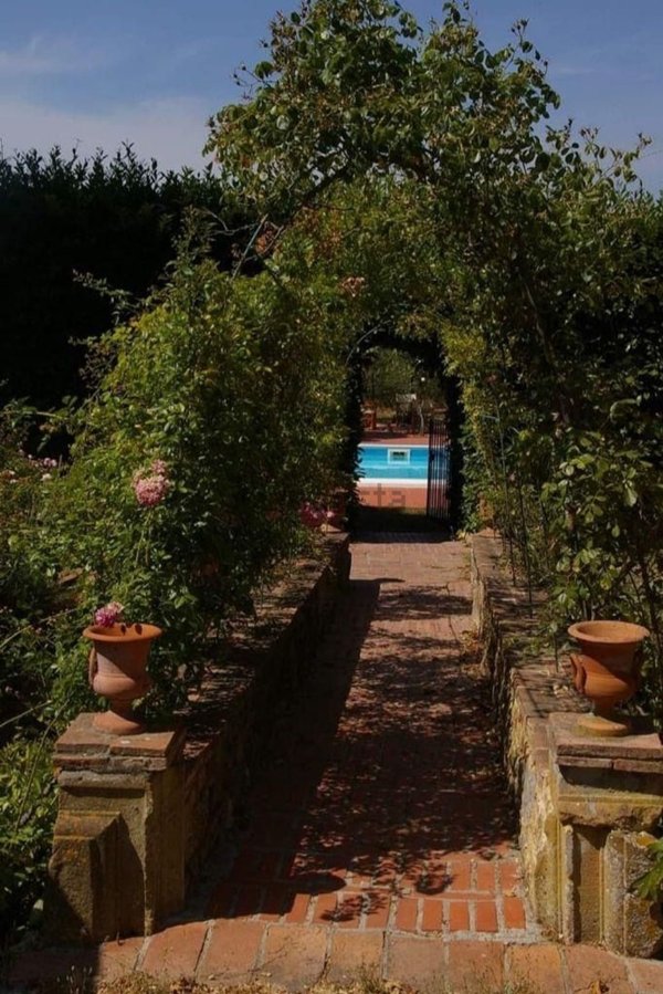 casale in vendita a Montaione in zona Castelfalfi