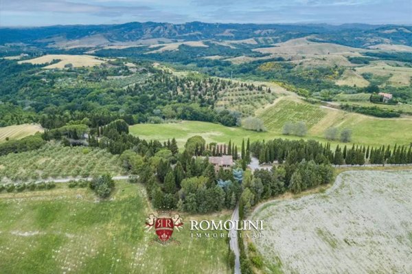 villa in vendita a Montaione in zona Castelfalfi