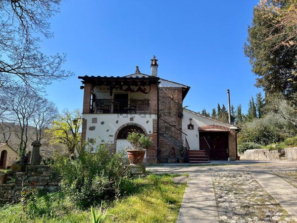 casale in vendita a Montaione in zona Castelfalfi